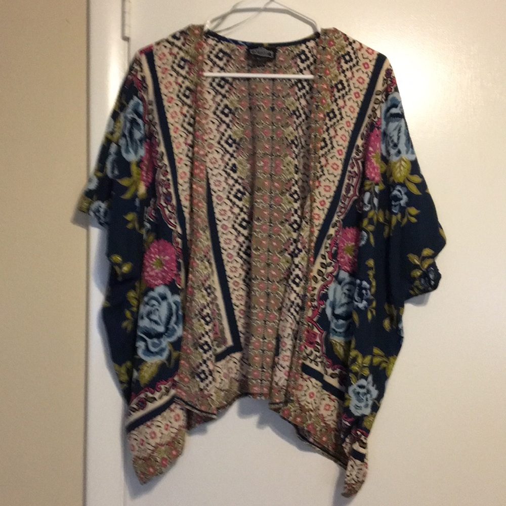 🛍 Angie Floral Short Kimono Sz M